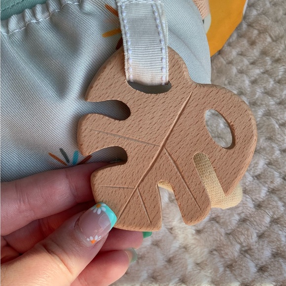 Coco Village Plush Llama Sensory Stuffed Animal Toy Mirror Crinkle Wood Teether - Picture 8 of 14